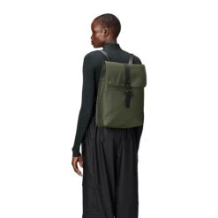 Rains Rucksack W3 Green -Mode Tassen Winkel image 10793