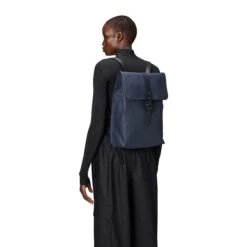 Rains Rucksack W3 Navy -Mode Tassen Winkel image 10813