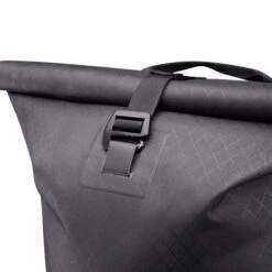 Ortlieb Metrosphere Daypack 23L Black-embossed -Mode Tassen Winkel image 10833