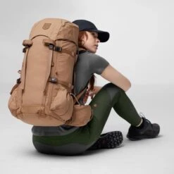Fjallraven Kajka 35 M/L Khaki Dust -Mode Tassen Winkel image 11689
