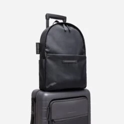 Horizn Studios Shibuya Daypack M All Black -Mode Tassen Winkel image 12786