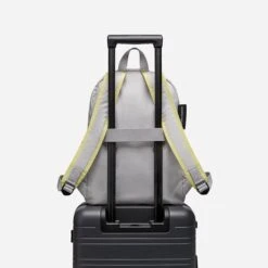 Horizn Studios Shibuya Daypack M Light Quartz Grey / Glossy Lemon -Mode Tassen Winkel image 12804