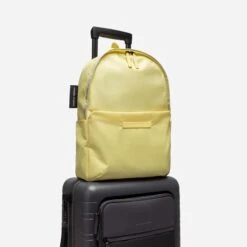Horizn Studios Shibuya Daypack M Glossy Lemon / Light Quartz Grey -Mode Tassen Winkel image 12819