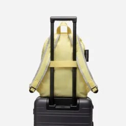 Horizn Studios Shibuya Daypack M Glossy Lemon / Light Quartz Grey -Mode Tassen Winkel image 12820
