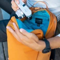 Pacsafe Eco 18L Backpack Econyl Gravity Gray -Mode Tassen Winkel image 14342