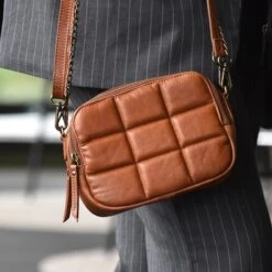 DIMAGINI Isla Padded Camerabag Cognac -Mode Tassen Winkel image 15301