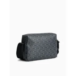 Calvin Klein Ck Must Camera Bag Black Classic Mono -Mode Tassen Winkel image 16004