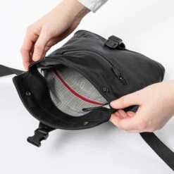 Aunts & Uncles Japan Tsu Waistbag Black -Mode Tassen Winkel image 16122