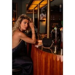 MÔSZ Kris Crossbody Phonebag Studs Black -Mode Tassen Winkel image 16517