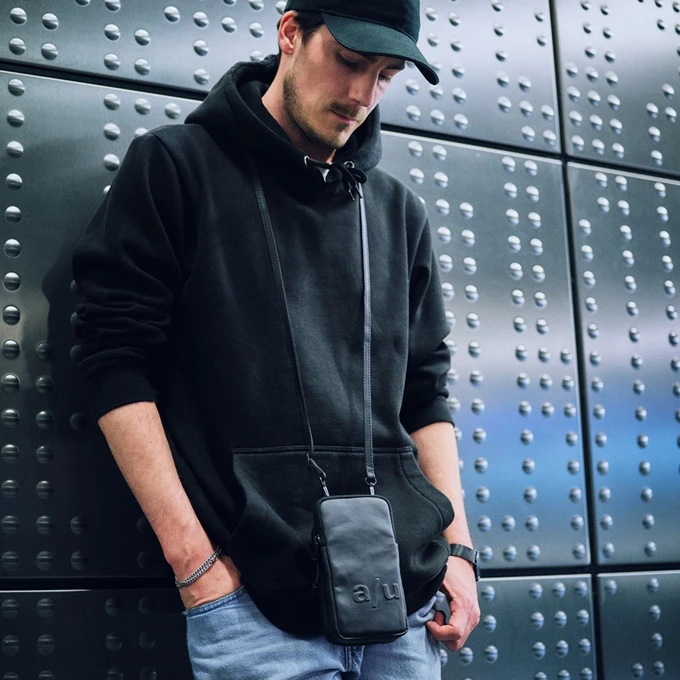 Aunts & Uncles Uji Japan Nishi Phonebag Anthracite Black 2 Aunts & Uncles Uji Japan Nishi Phonebag Anthracite Black - Afbeelding 2