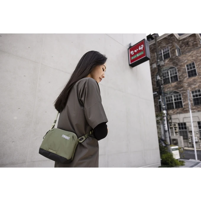 Thule Paramount Crossbody 2L Soft Green 2 Thule Paramount Crossbody 2L Soft Green - Afbeelding 2