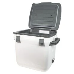 Stanley The Cold-For-Days Outdoor Cooler 28.3L Polar -Mode Tassen Winkel image 17717