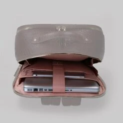 FMME. Claire 13.3 Backpack Grain Black -Mode Tassen Winkel image 6731