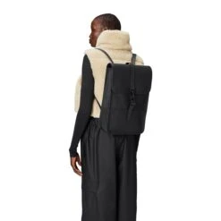 Rains Backpack Mini W3 Black -Mode Tassen Winkel image 7197