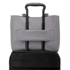 Tumi Voyageur Valetta Medium Tote Fog 13 Tumi Voyageur Valetta Medium Tote Fog -Mode Tassen Winkel image 8061