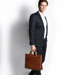 Piquadro Black Square Small Expandable Computer Bag 15.6" Black -Mode Tassen Winkel image 8625