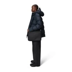 Rains Laptop Bag 13"/14" W3 Black -Mode Tassen Winkel image 9248