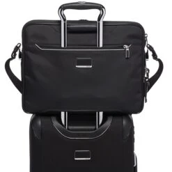 Tumi Arrivé Hannover Slim Briefcase Black -Mode Tassen Winkel image 9918